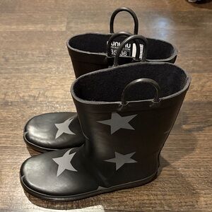 NEW Nununu Black Rain Boots with Star Design, Youth Size 35-36! Immaculate!
